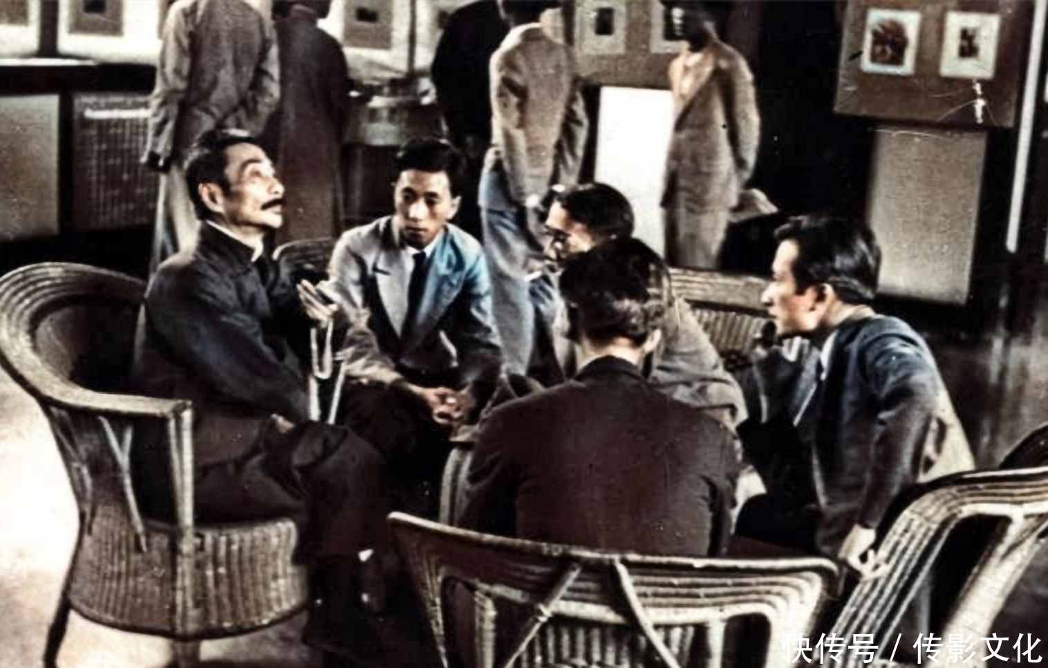 珍贵|1936年鲁迅出殡珍贵老照片,几万人送行,16位文学界大佬抬棺扶灵