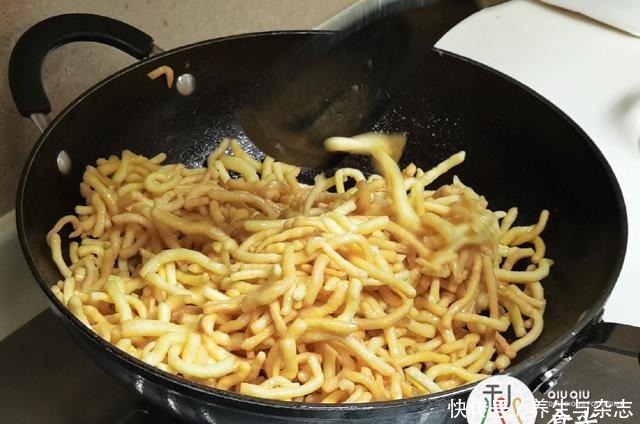 酥脆|教你在家自制沙琪玛,一学就会,香甜酥脆,味道超赞,比买的好吃