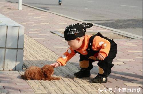  妈妈|1~12个月龄宝宝互动指南，妈妈和娃这么玩，宝宝越动越聪明