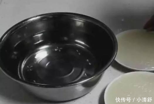  滚烫|婆婆把米粉倒进滚烫的水中, 出来的不是面糊却是它, 全家抢着吃!