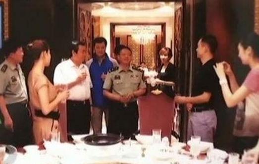 军人|他冒充军人15年骗300万，因入戏太深，被捕后：难道我不是将军？