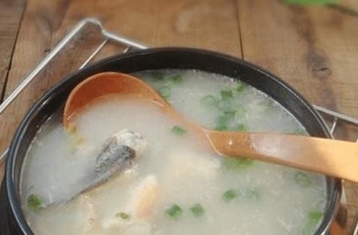  好喝|炖鲫鱼汤，万万不要直接下锅煎多做一步，汤鲜香浓白，好喝不腥