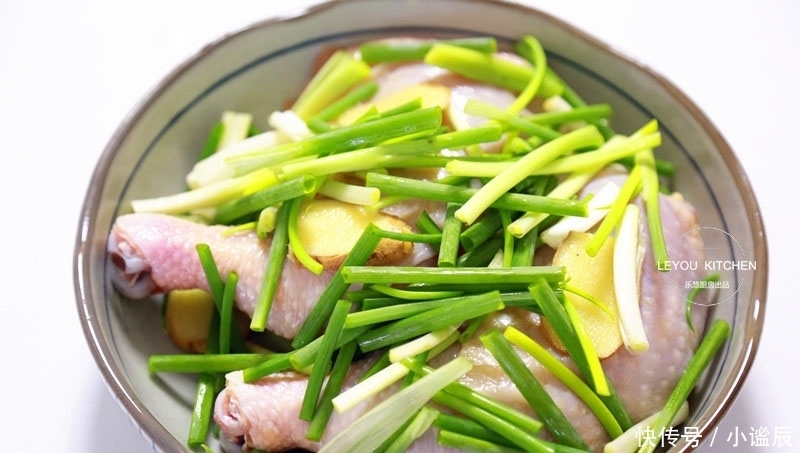鸡肉|蒸出来的美味,又鲜又嫩的鸡腿吃法,一滴油没放,清淡有滋味