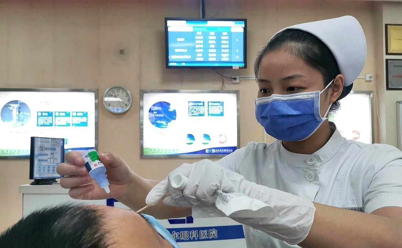 情况|任性大叔国庆参加婚宴，胡吃海喝致眼底出血，到底啥情况