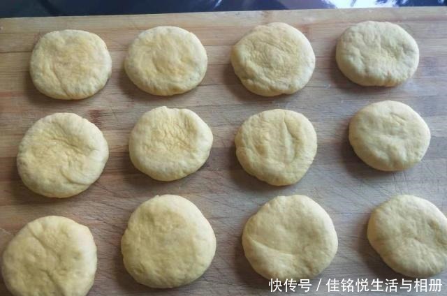 口感|无油无水健康南瓜饼,做法简单口感也不硬,家里老人点名要吃