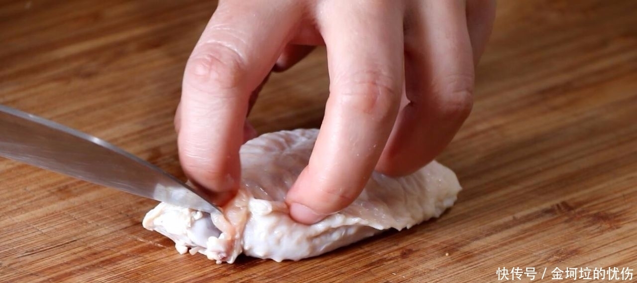 鸡翅|我教你怎么用酱油炒鸡翅。吃东西的时候不需要吐骨头。鸡肉又嫩又多汁