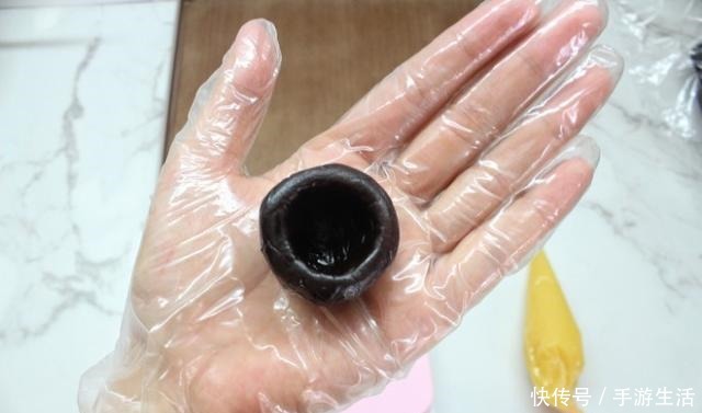 巧克力桃山|这种月饼创意满分,但减肥人士看看就行了,咬一口就胖5斤!