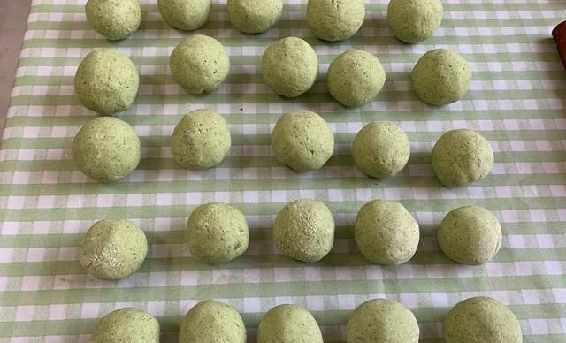 冷水|艾叶糍粑你做对了吗?别用冷水还是热水和粉都分不清哟