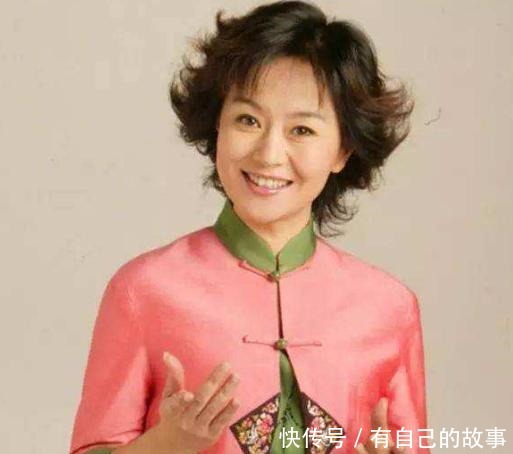 农村|少儿节目主持人董浩,退休后农村生活曝光,坐村口吃面条让人心酸