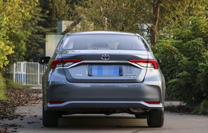  时尚|体验下混动卡罗拉，颜色的外观其实还是蛮大方时尚的