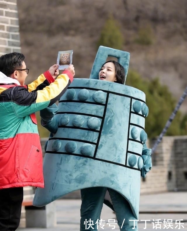  蔡紫|主持人大赛蔡紫夺冠后，没被央视签约 也没登上春晚，如今怎样了