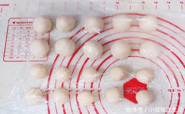 玫瑰|月饼还有一段艳遇,玫瑰鲜花月饼更是甜蜜,点点心意请收下