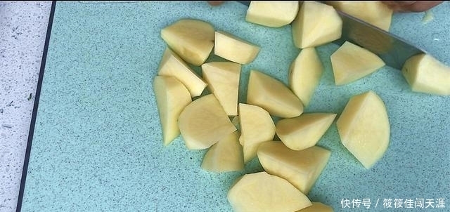 在家|饭店208元的三汁焖锅,自己在家做30块全家吃饱,做法特简单