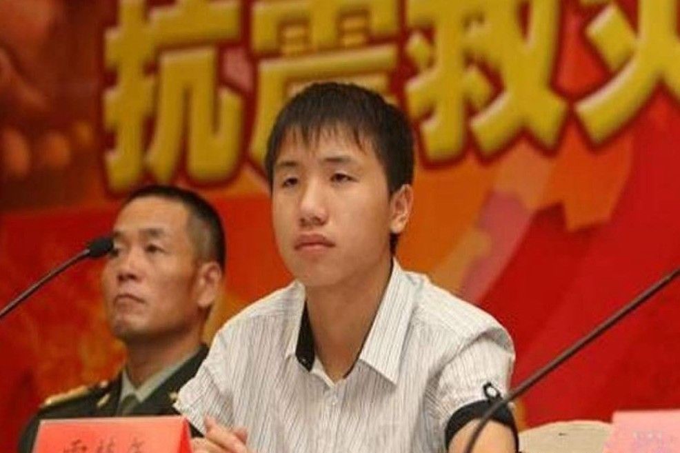 同学|汶川地震中涌现出来的“小英雄”雷楚年，如今被判刑12年