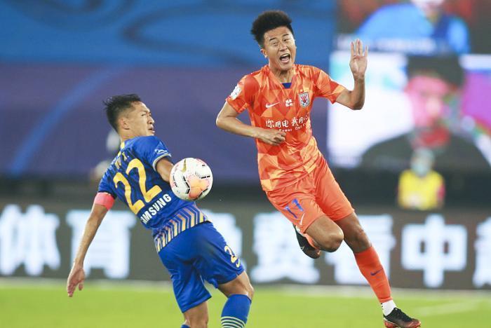 久违|鲁能左后卫位置将迎久违之人首发,表现可圈可点,深得李霄鹏认可