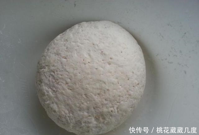 秘诀|蒸馒头的小秘诀，别只放酵母，放1种调味品，5分发满盆更香软