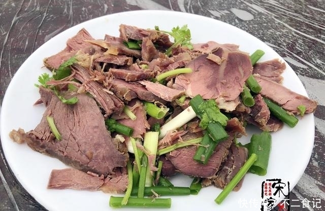 农村|农村330元一桌的宴席,鸡鸭鱼肉都有,利润在哪?