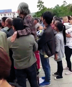 王者|搞笑GIF趣图:她曾经是个王者,后来