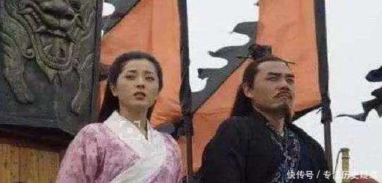 皇帝|大臣用脚压住皇帝的龙袍,逃过杀身之祸,其他大臣都丧命了!