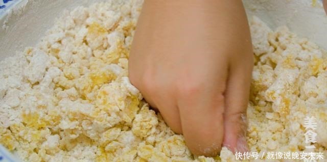 地瓜叶|红薯花样吃法，蒸煮炸炖都不如这样煎着吃，夹心流糖怎么都吃不够