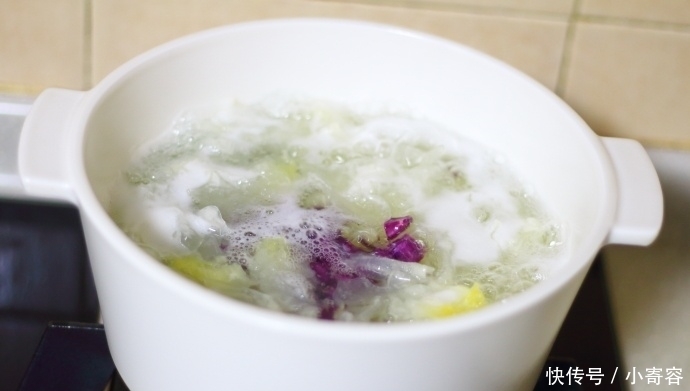  用清水|好喝看得见的紫薯银耳百合汤，清热又润肺，适合经常炖给家人喝！