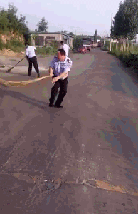 GIF|搞笑GIF:妹子,你就别扯淡了,我以为你要洗衣服呢