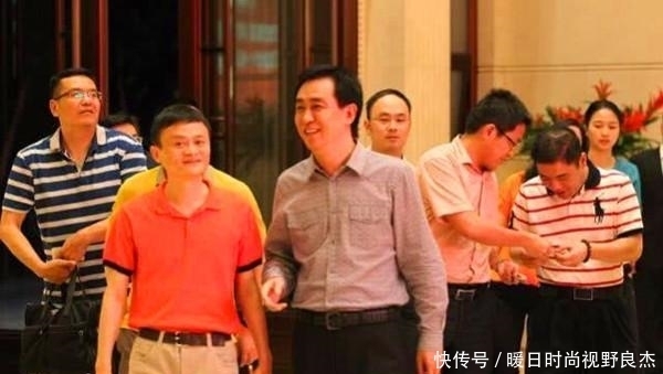 资助|许家印曾受老师20元路费资助,功成后回报老师一套房,如今怎样?