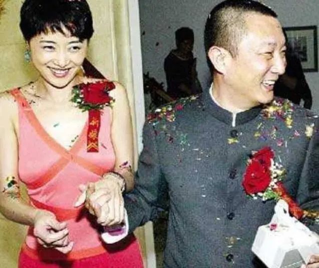 嫁入|26岁获得影后,北影校花,却遭大23岁导演抛弃,今嫁入豪门成赢家