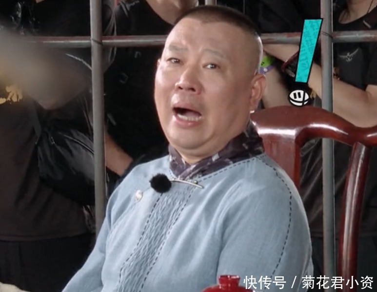  轻松|《德云斗笑社》节目设计有问题，道具做得太大意，徒弟轻松钻过去