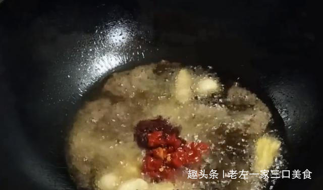 鸭肉|鸭子最美味的川味做法,一次烧一大盘,鸭肉香辣爽口好吃