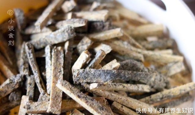 大菜|宅在家第30天,晚餐端上这大菜,媳妇越吃越嫌弃,原因令人无奈