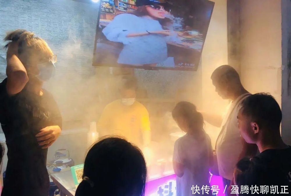  步行街|北戴河这条超火步行街，晚上十点仍热闹非凡！