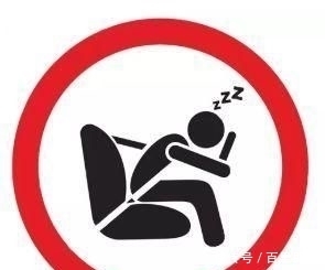  闭上眼睛|闭上眼睛开一分钟以上？这个司机是不是太热心了！