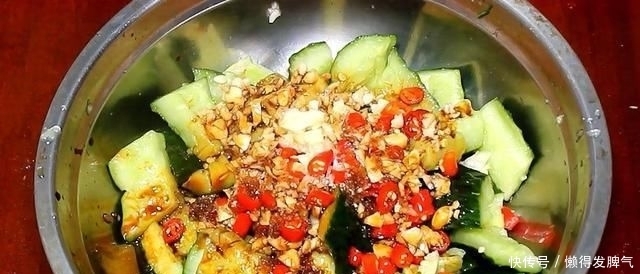  腌制|酒店里的拍黄瓜为什么那么好吃呢?秘诀全在这里了,做法极其简单