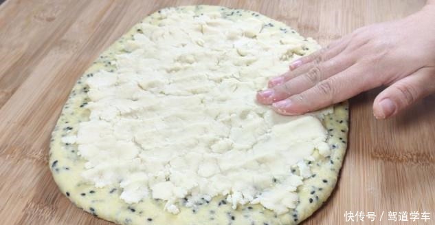 酥脆|面粉中加入两个鸡蛋,香甜酥脆,层次分明,越嚼越香,上桌就光盘