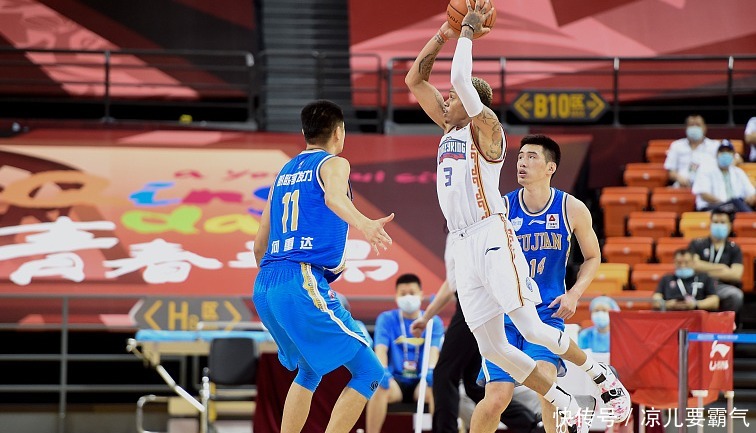  疯狂|CBA脸都丢尽了！超级外援果然不是好用的，美国媒体疯狂吹捧