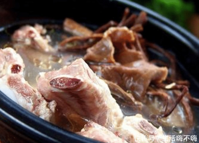  炖排骨|炖排骨汤时可以放些它，营养均衡避免上火，孩子多喝长高个