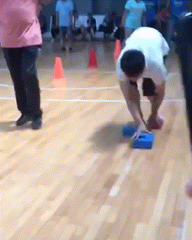 搞笑|搞笑GIF:小姐姐腿真白,不,真勇敢!