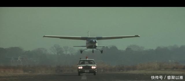 不温不火|电影《追捕》故事,在日本不温不火,删减的内容里有什么