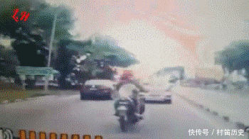 实在|GIF搞笑趣图: 好厉害的情侣, 这几个动作实在是高难度啊!