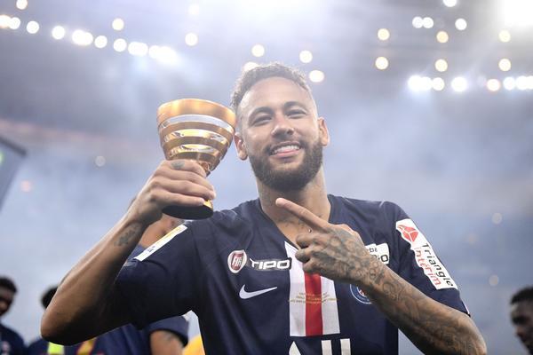 利物浦与法甲球队交锋历史回顾：四次晋级传承的欧战记忆法国足球甲级联赛