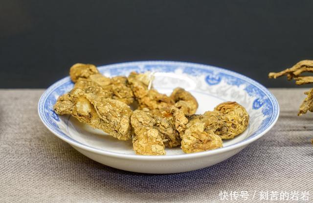  胃黏膜受|感染幽门螺杆菌，4个信号要留意，养胃灭菌：常喝3水，胃慢慢变好