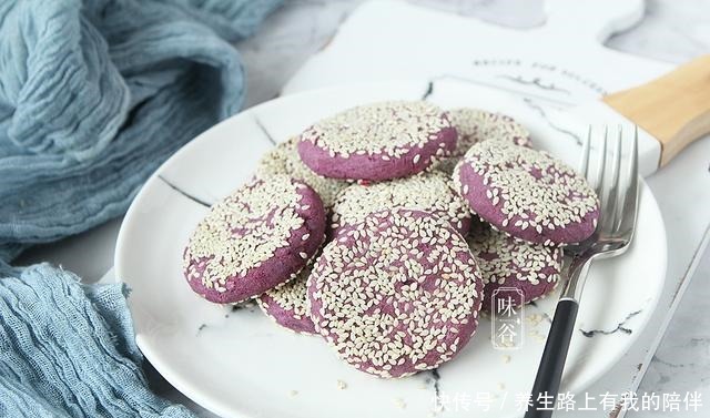 紫薯饼|早餐不用出去买了,紫薯这样做早餐,软糯香甜有营养,孩子抢着吃