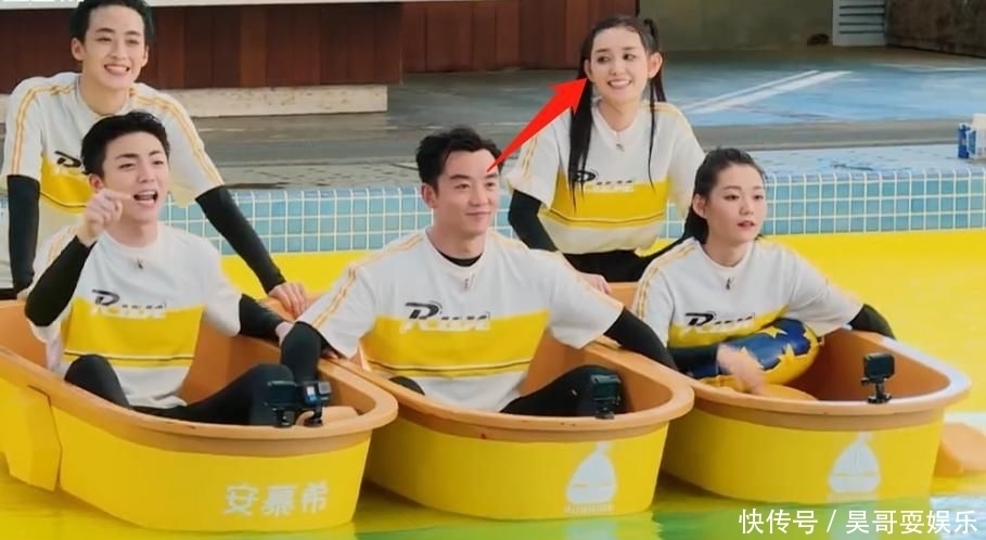  化妆|有一种“整容”叫蒋依依落水，看到她抬起头那一刻，别再化妆了！