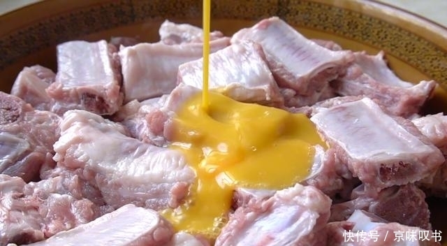 一滴水|排骨最解馋的做法,不加一滴水,软烂又入味,肉香里还夹着米香