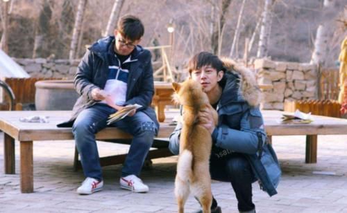  货架|《向往》再现穿帮镜头！黄磊发现村里小卖部，货架商品却露馅了！