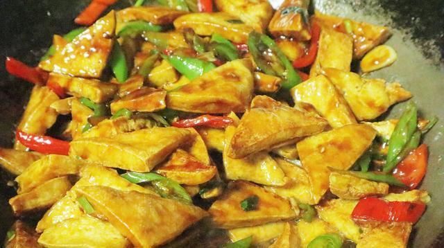 豆腐|夏天就馋豆腐这个吃法,切一切煮5分钟,出锅连渣都不剩,太好吃