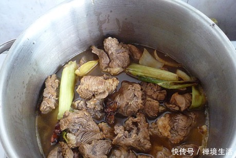 炖煮|炖牛肉时,用“它”代替水炖煮,牛肉嫩滑香醇,更软烂更入味