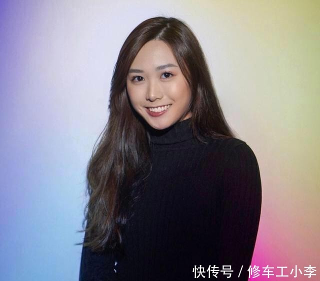  女儿|昔日女星李丽珍晒与女儿合影，母女容貌神似，曾被曝插足他人家庭