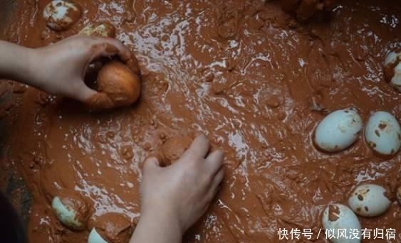 罐子|男子用祖传罐子腌鸭蛋,专家窃喜五百元买走,如今价格让男子傻住